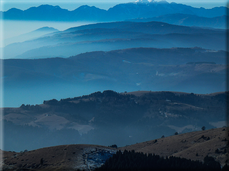 foto Salita dal Monte Tomba a Cima Grappa